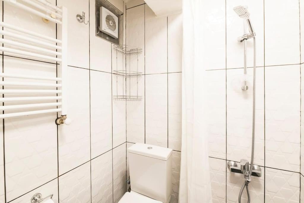 Beautiful 1 Bedroom Apt. W/ac 400 Meters Taksim Square Apartament Istanbul